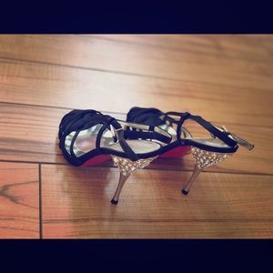 NWT Black Paris Hilton heels (size 6M)